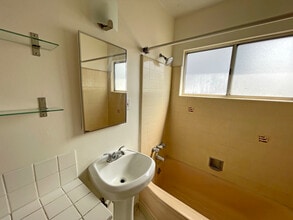 2986 Waverly Dr, Unit #4 in Los Angeles, CA - Foto de edificio - Building Photo