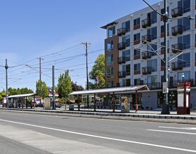 Montana Crossings in Portland, OR - Foto de edificio - Building Photo