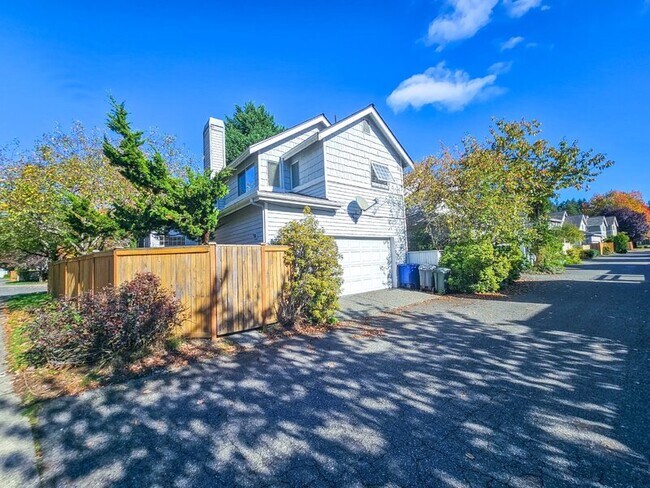 25715 SE 36th Pl in Issaquah, WA - Building Photo - Building Photo