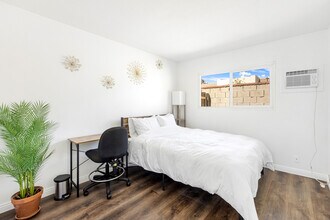 790 N Shattuck Pl, Unit Shattuck in Orange, CA - Foto de edificio - Building Photo