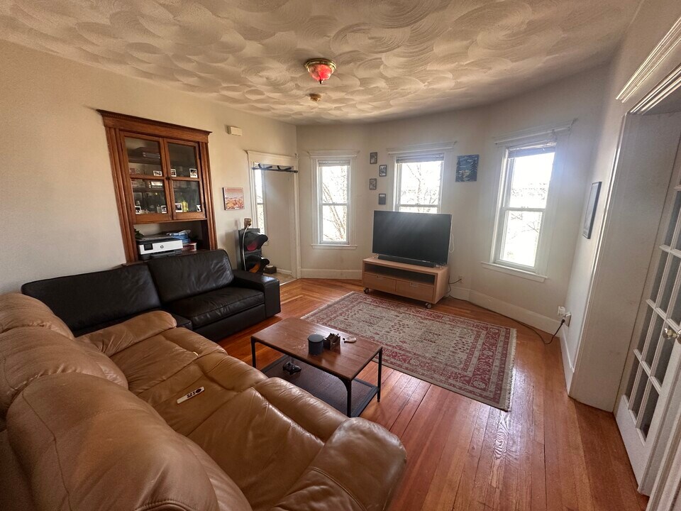 296 Highland Ave, Unit 3 in Somerville, MA - Building Photo