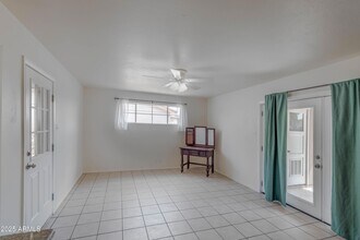 7013 E Loma Land Dr in Scottsdale, AZ - Foto de edificio - Building Photo