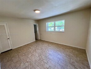 1958 Monroe St in Hollywood, FL - Foto de edificio - Building Photo