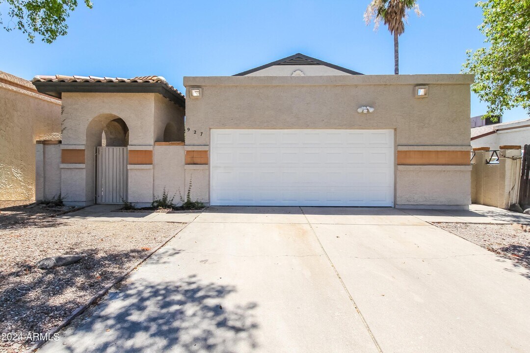 927 E Escuda Dr in Phoenix, AZ - Building Photo