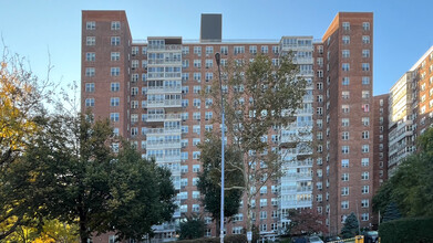 Carlyle Skyline Towers in Flushing, NY - Building Photo - Building Photo