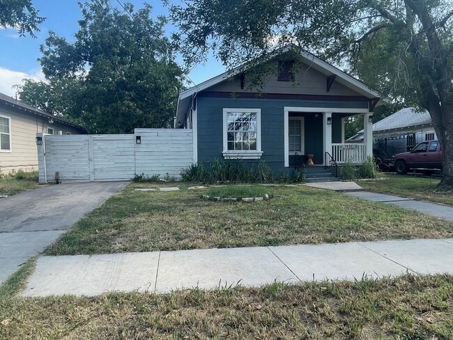 property at 1621 W French Pl