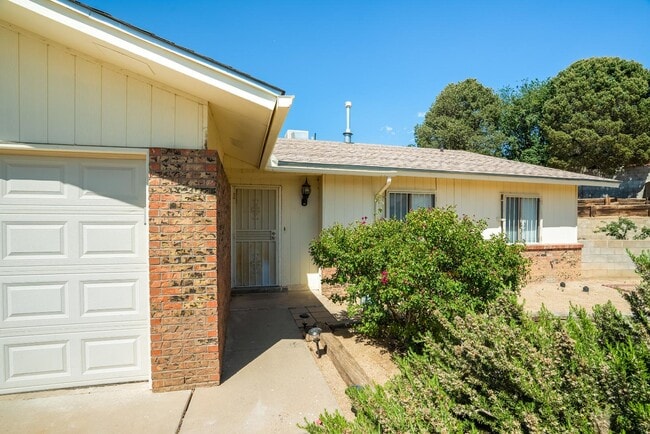 1624 Pablo Ct NE in Albuquerque, NM - Building Photo - Building Photo
