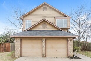7415 Hunters Run Cir in Dallas, TX - Building Photo