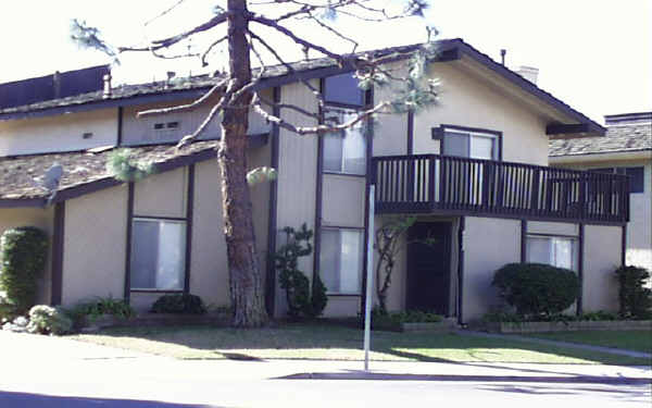 4922 Charlene Cir in Huntington Beach, CA - Building Photo - Building Photo