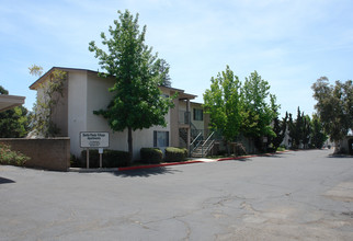 Santa Paula Village Apartments in Santa Paula, CA - Building Photo - Building Photo