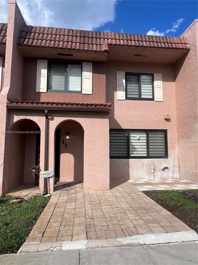 13 Matador Ln in Davie, FL - Building Photo - Building Photo