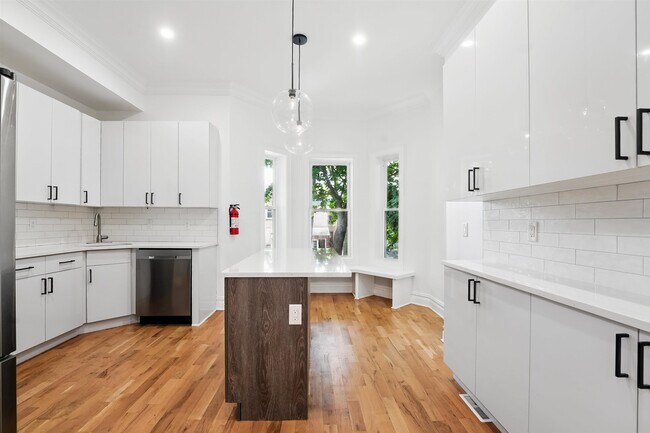 52 Brinkerhoff St in Jersey City, NJ - Building Photo - Building Photo