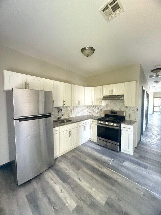 71 W Runyon St in Newark, NJ - Building Photo - Building Photo