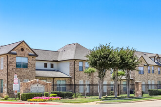 Cedar Point Townhomes in Mansfield, TX - Foto de edificio - Building Photo