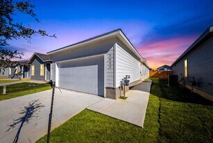 3822 Glade Crk in San Antonio, TX - Building Photo