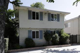 2423 Q St in Sacramento, CA - Building Photo - Building Photo