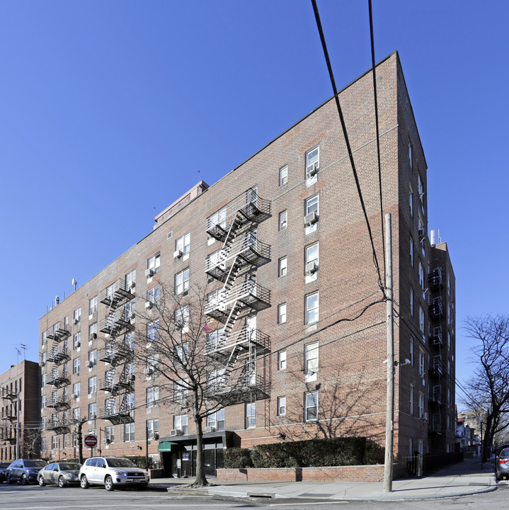 93-35 Lamont Ave in Flushing, NY - Foto de edificio