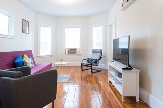 123 Brook St, Unit 2 in Brookline, MA - Building Photo - Building Photo