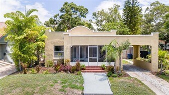 3611 W Bay to Bay Blvd in Tampa, FL - Building Photo