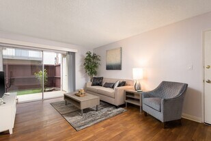 3400 South Main Street in Santa Ana, CA - Building Photo