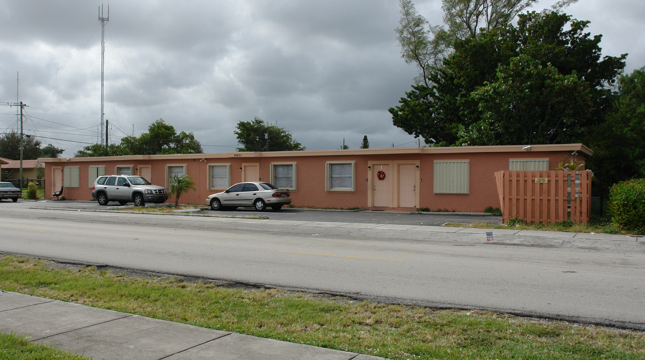 4401 SW 20th St in Hollywood, FL - Building Photo