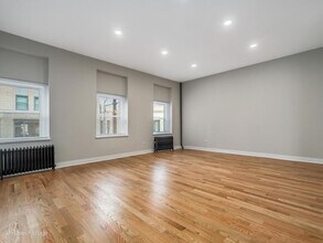 2013 W North Ave in Chicago, IL - Building Photo - Building Photo