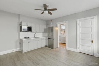 1212 Bates Ave in Cincinnati, OH - Building Photo - Building Photo