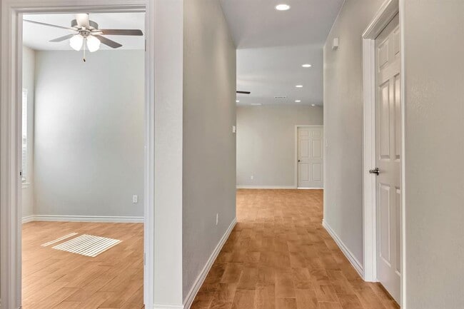 599 County Rd 306 in Jarrell, TX - Building Photo - Building Photo