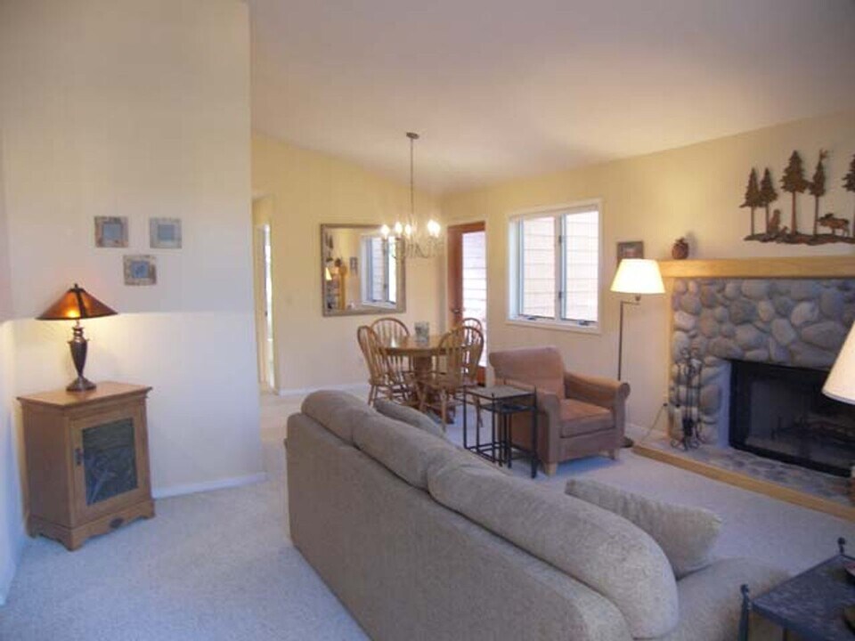 120 Village Blvd in Incline Village, NV - Building Photo