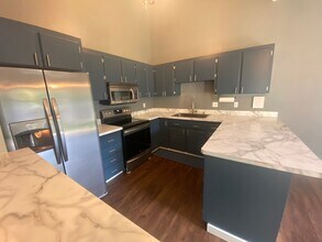 18628 S Lowrie Loop in Anchorage, AK - Foto de edificio - Building Photo