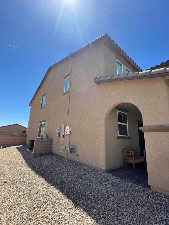 property at 2409 W Gilmore Ave