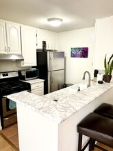 18645 Hatteras St, Unit 1 bed1 bath in Tarzana, CA - Building Photo - Building Photo