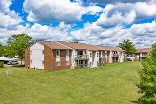 Woodside Apartments in Rochester Hills, MI - Building Photo
