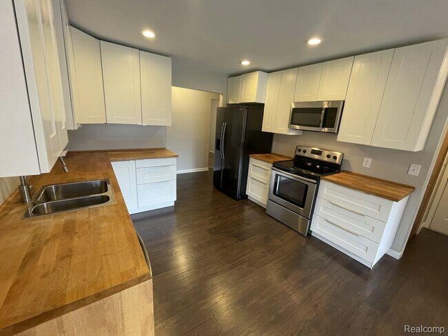 4924 Broomfield Ct in West Bloomfield, MI - Building Photo - Building Photo