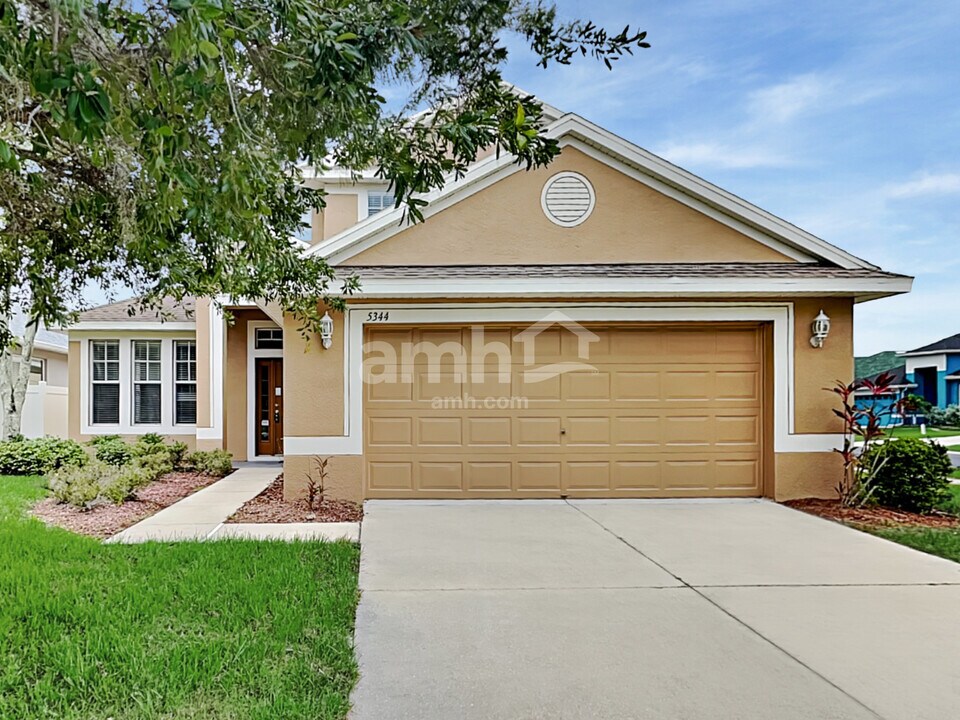 5344 Clover Mist Dr in Apollo Beach, FL - Building Photo