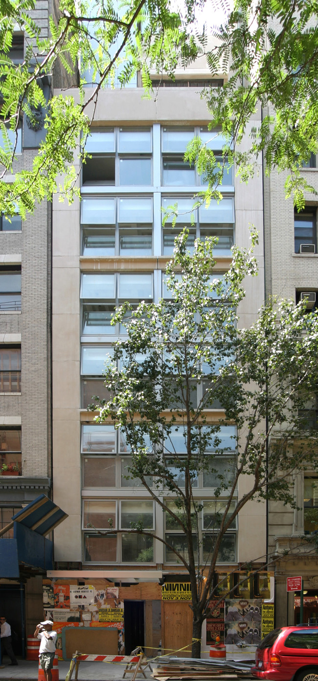 136 W 17th St in New York, NY - Foto de edificio - Building Photo