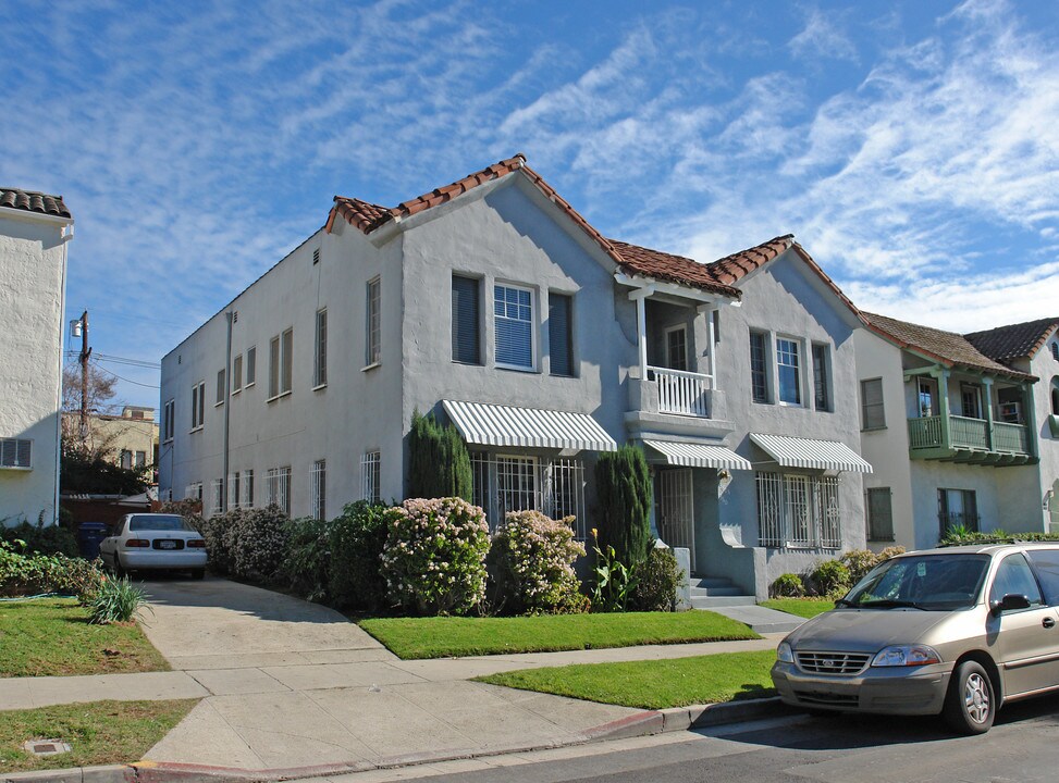 360 N Genesee Ave in Los Angeles, CA - Building Photo