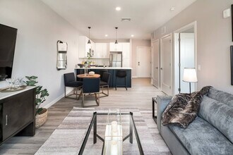 9 Tower Ln, Unit SI FL2-ID1380094P in New Haven, CT - Foto de edificio - Building Photo