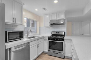 10454 S Golden Willow Dr, Unit GW - Basement in Sandy, UT - Building Photo