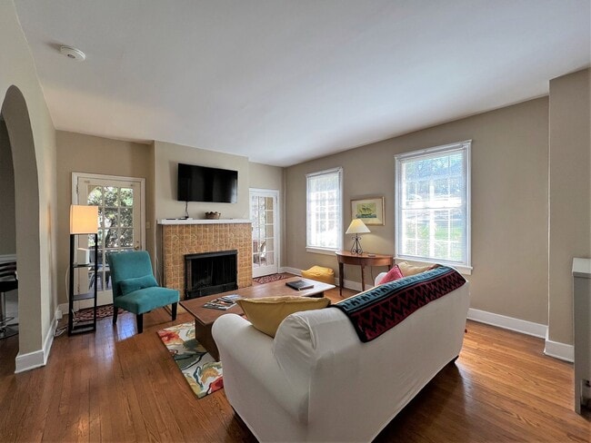 4039 Kingston Pike in Knoxville, TN - Building Photo - Building Photo
