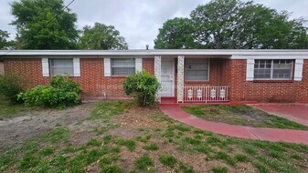 9504 Evesham Rd in Jacksonville, FL - Building Photo