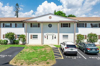 Foxmoor Condominium in North Fort Myers, FL - Building Photo - Building Photo