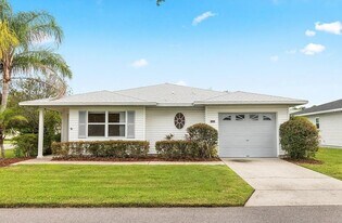 4635 Squire Hollow Dr in Lakeland, FL - Building Photo