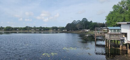 800 Lake Shore Ter in Interlachen, FL - Building Photo - Building Photo