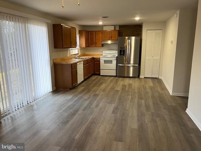 277 Briarwood Cir-Unit -6 in Berkeley Springs, WV - Foto de edificio - Building Photo