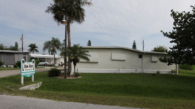 Palm River in Naples, FL - Foto de edificio - Building Photo