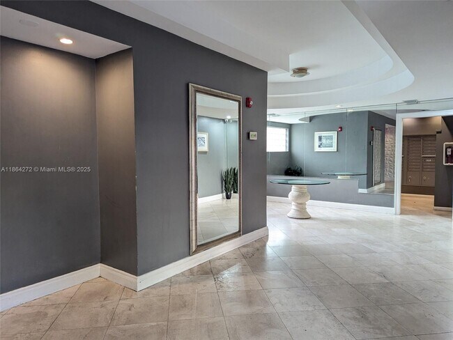 710 Washington Ave in Miami Beach, FL - Building Photo - Building Photo