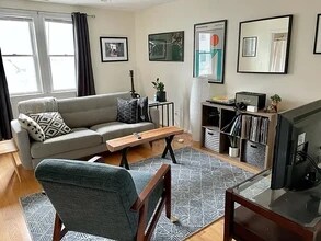 112 W 7th St, Unit 2 in Boston, MA - Building Photo - Building Photo