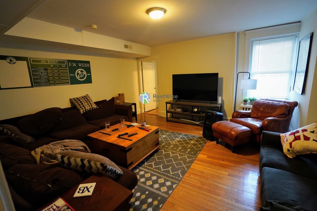 489 E Broadway in Boston, MA - Building Photo