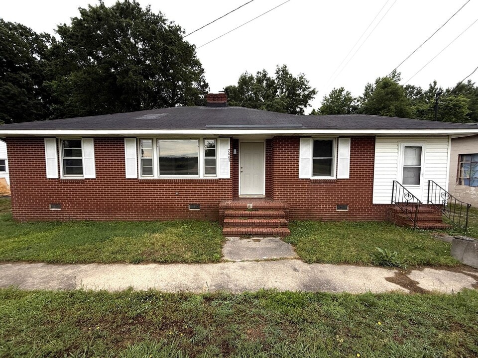 7003 West Mount Drive in Rocky Mount, NC - Building Photo